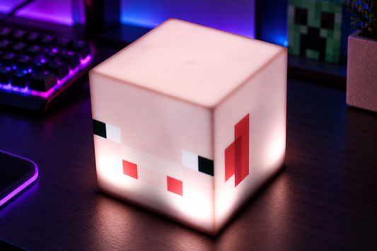 Lámpara Cerdo Minecraft en ambiente gamer